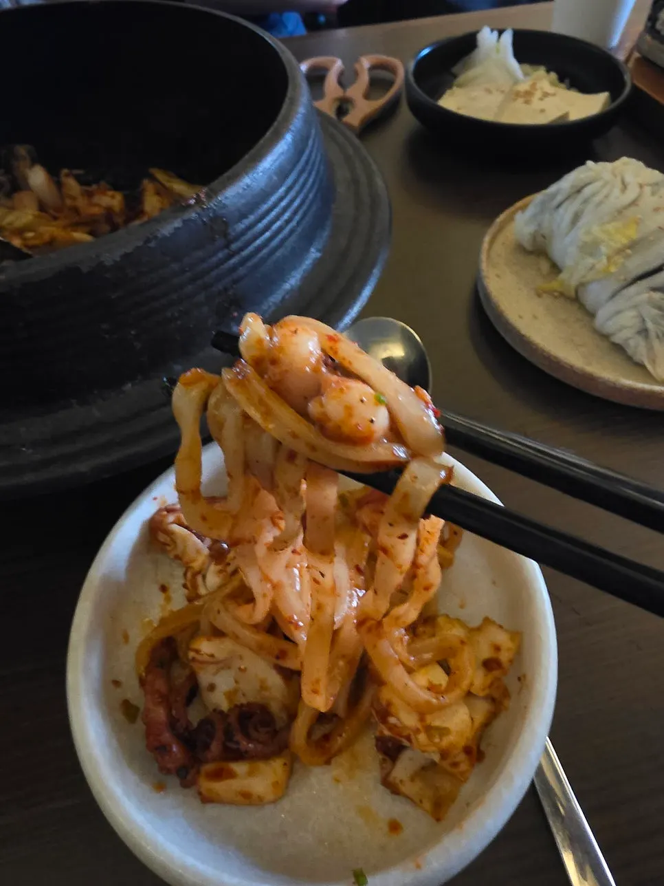 매콤한 칼낙지비빔면 메뉴