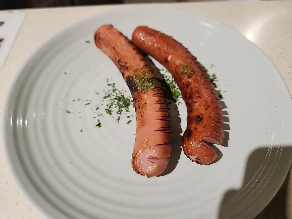 매쉬드 포테이토와 함께 먹는 치킨 스테이크 한 입
