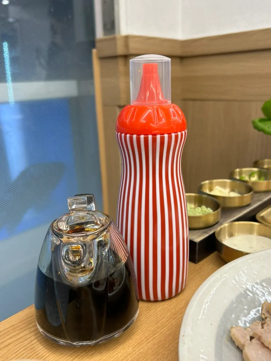 간장과 초고추장 소스 통