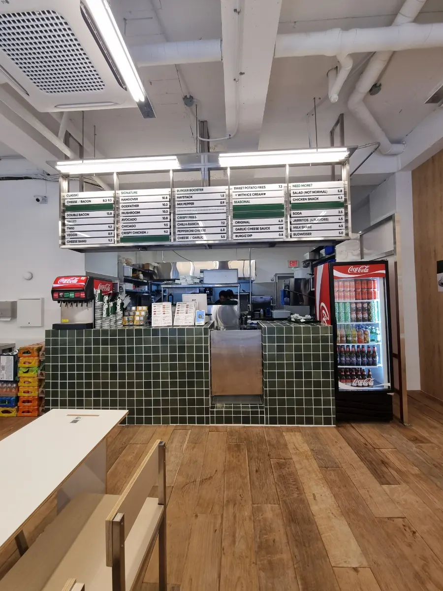 Diagonally arranged store seating