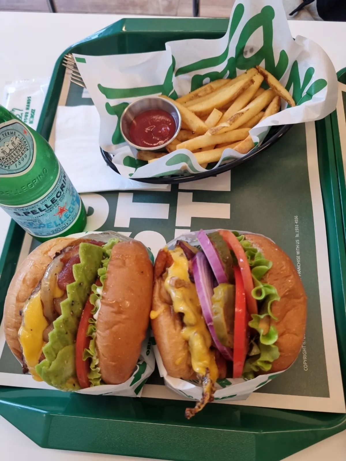 Cross-section view of a Burgiz Daeheung burger