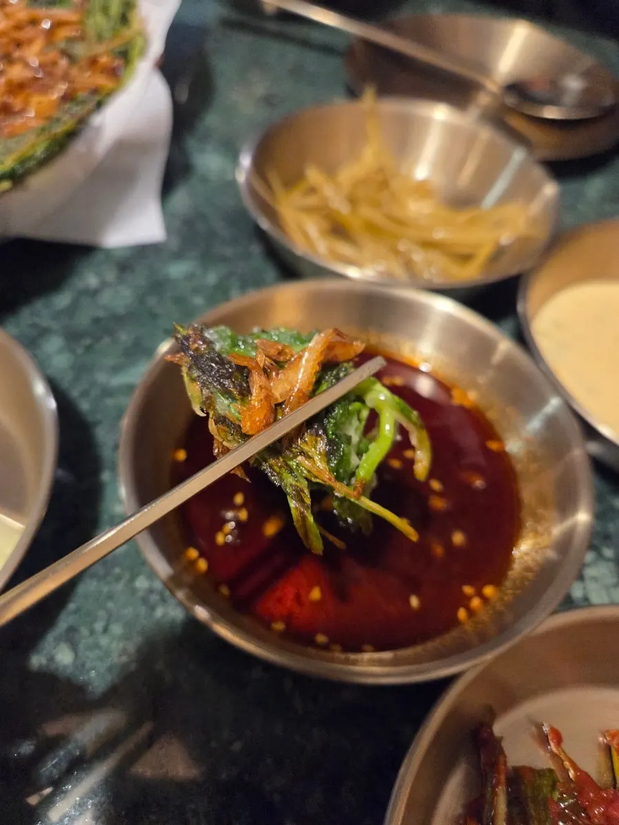 공중반반 세트 기본 반찬과 쌈 구성