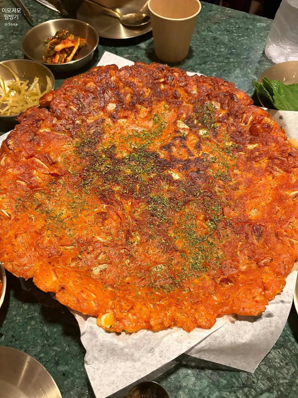 두께감 있는 김치전