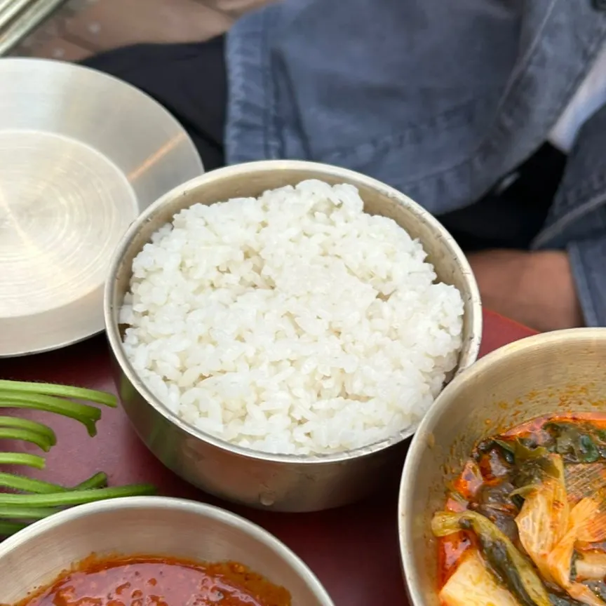 Steamed rice served with duck soup