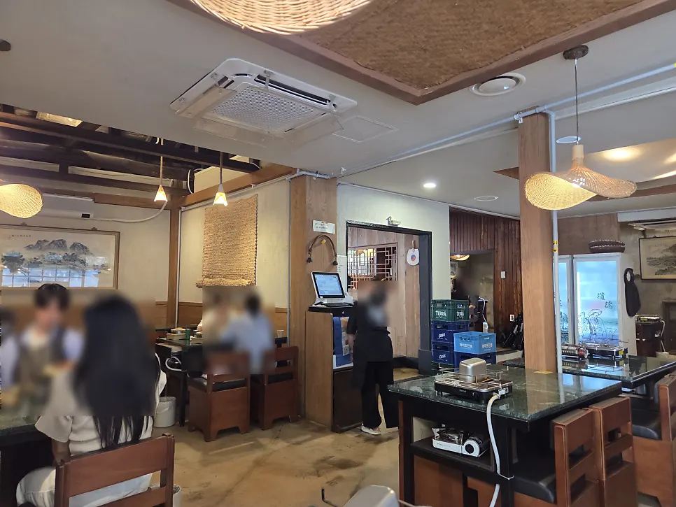 Hanok-inspired interior at Gongjung Dodeok