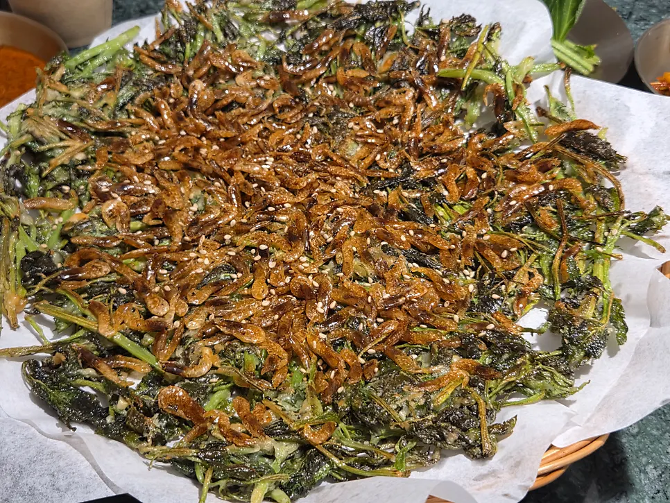 Barley shrimp minari pancake