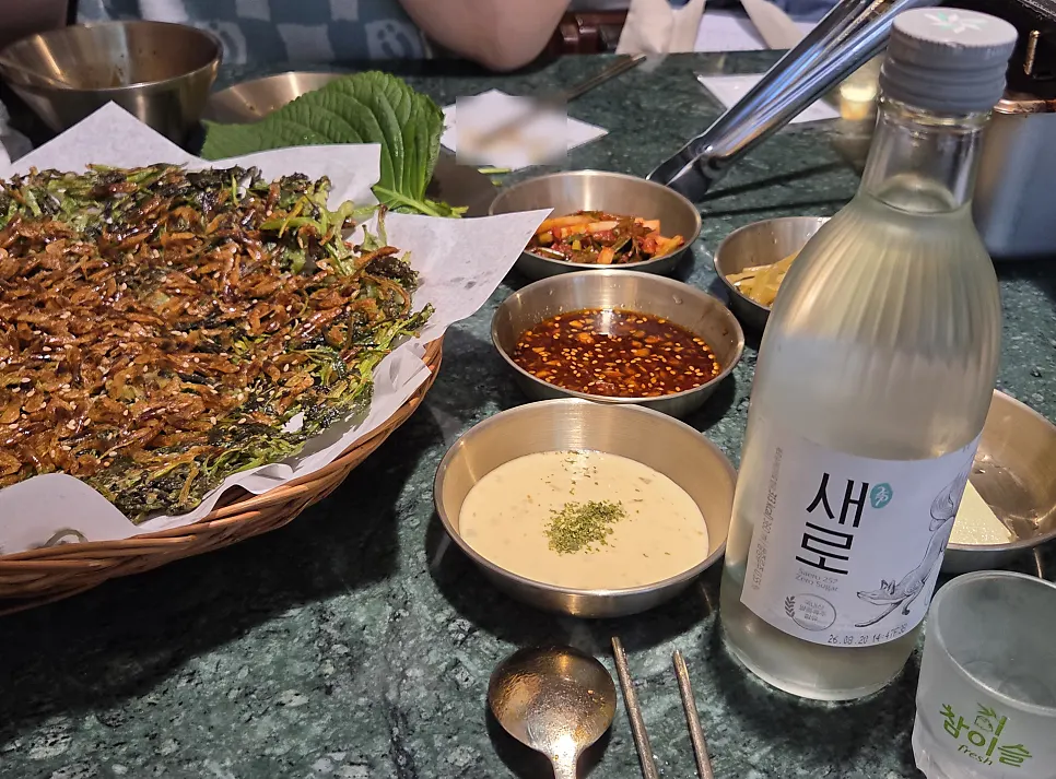 Barley shrimp minari pancake with daytime drinks