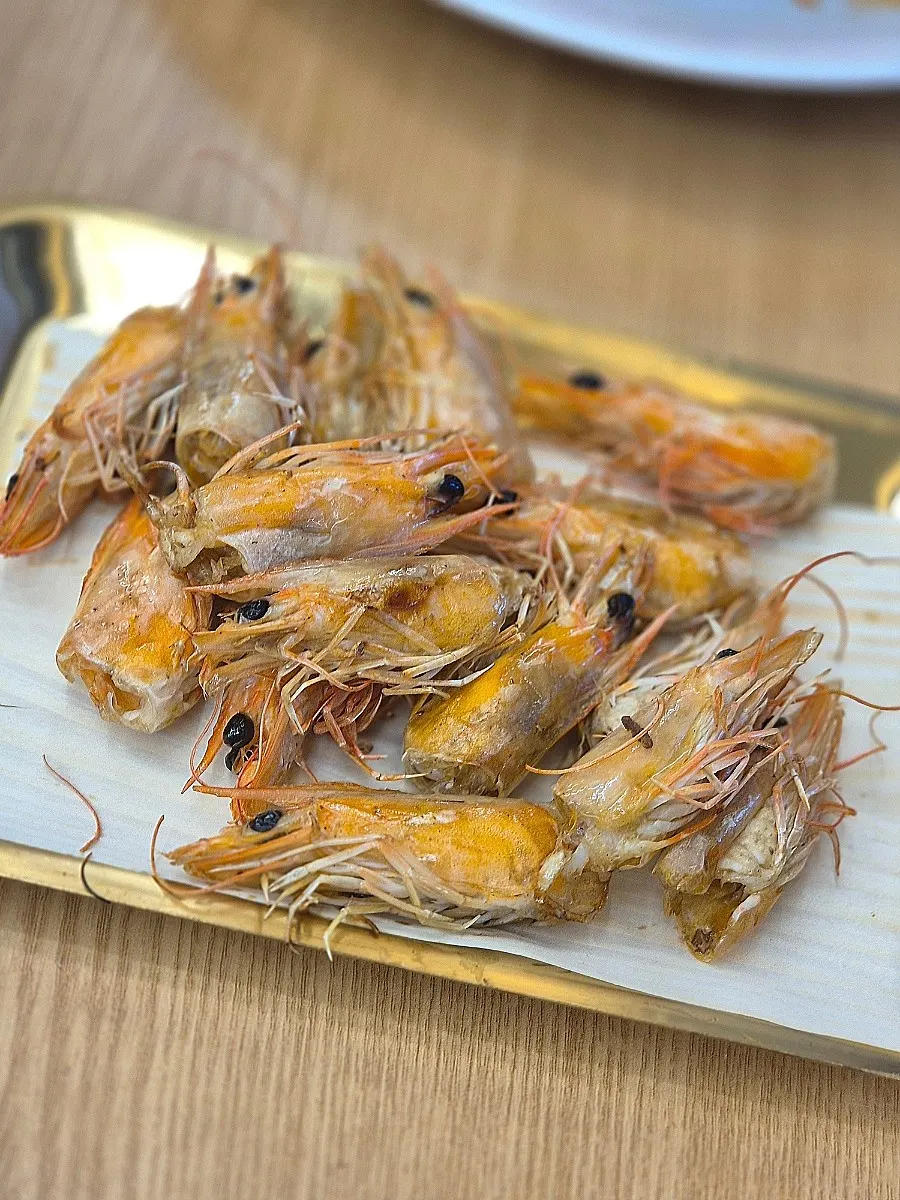 หัวกุ้งทอดที่ทำจากหัวกุ้งที่เหลือ