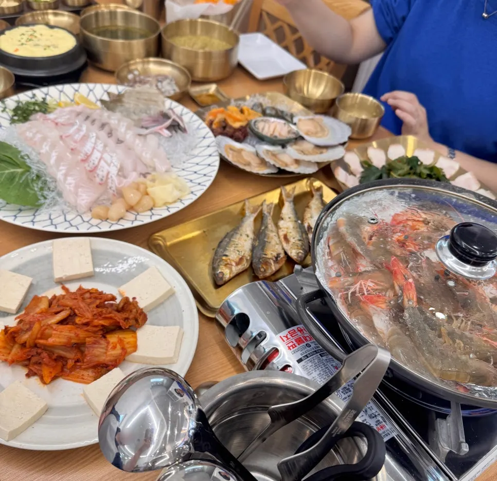 The full spread of the Mapo Bada Signature Table