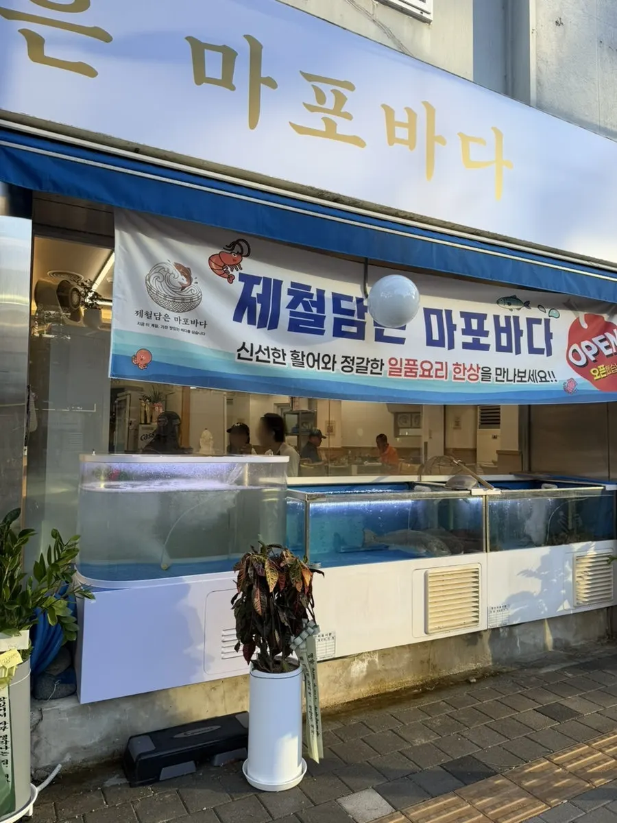 A full seafood spread eaten with friends