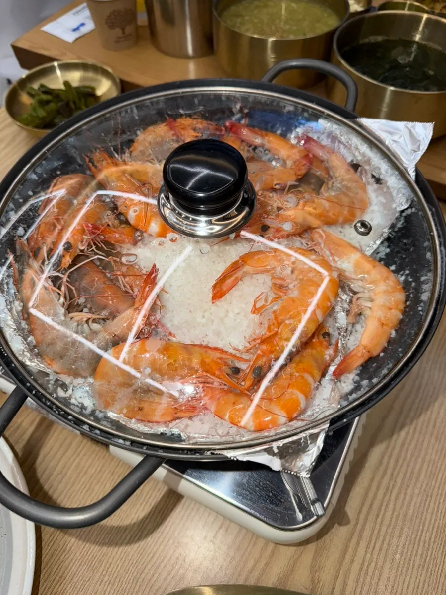 해산물 한상에 나온 보쌈
