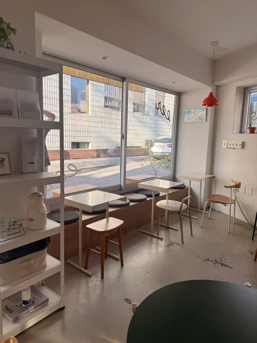 Café table with power outlets nearby