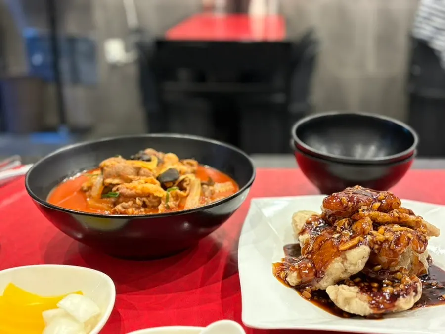 Sujeoga's meat jjamppong served at the table