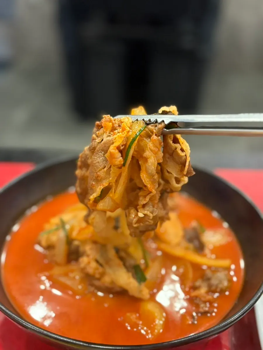 Springy noodles in the meat jjamppong