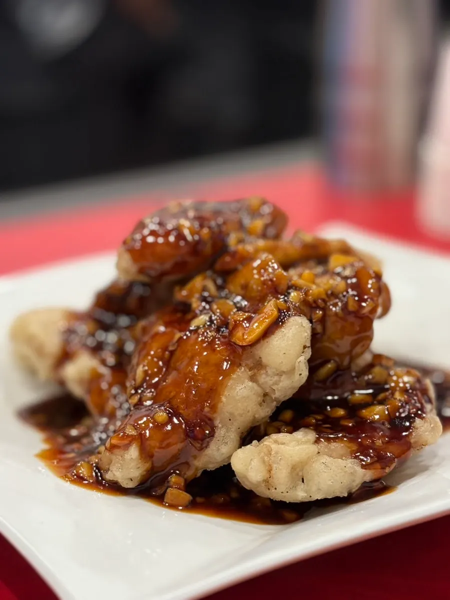 Small garlic tenderloin tangsuyuk topped with garlic sauce