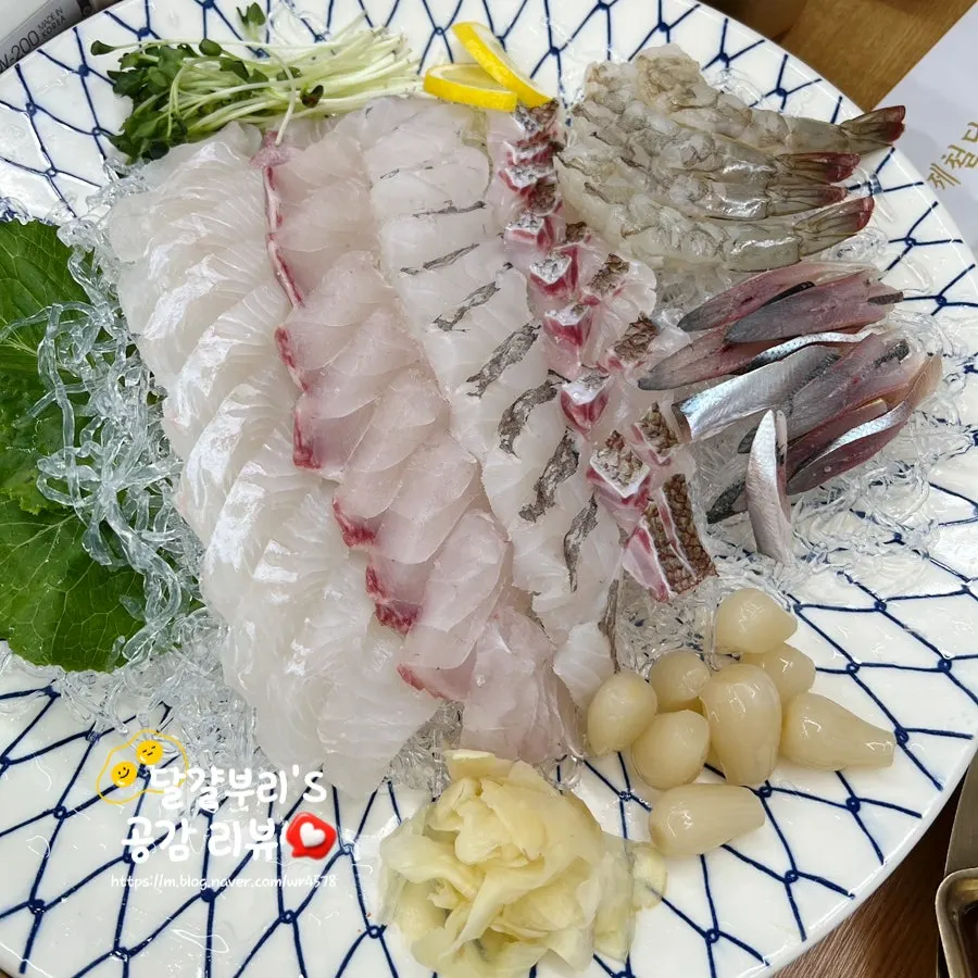 광어와 우럭, 도미가 담긴 4종 모듬회