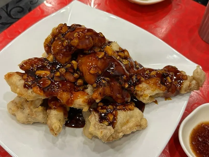Sujeoga's signature garlic tangsuyuk