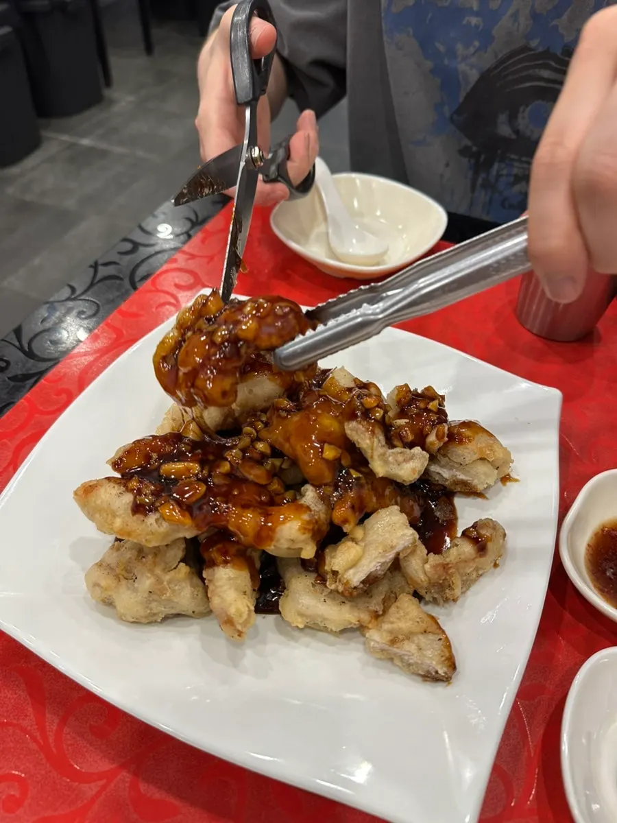 Garlic tangsuyuk with thick pieces of pork