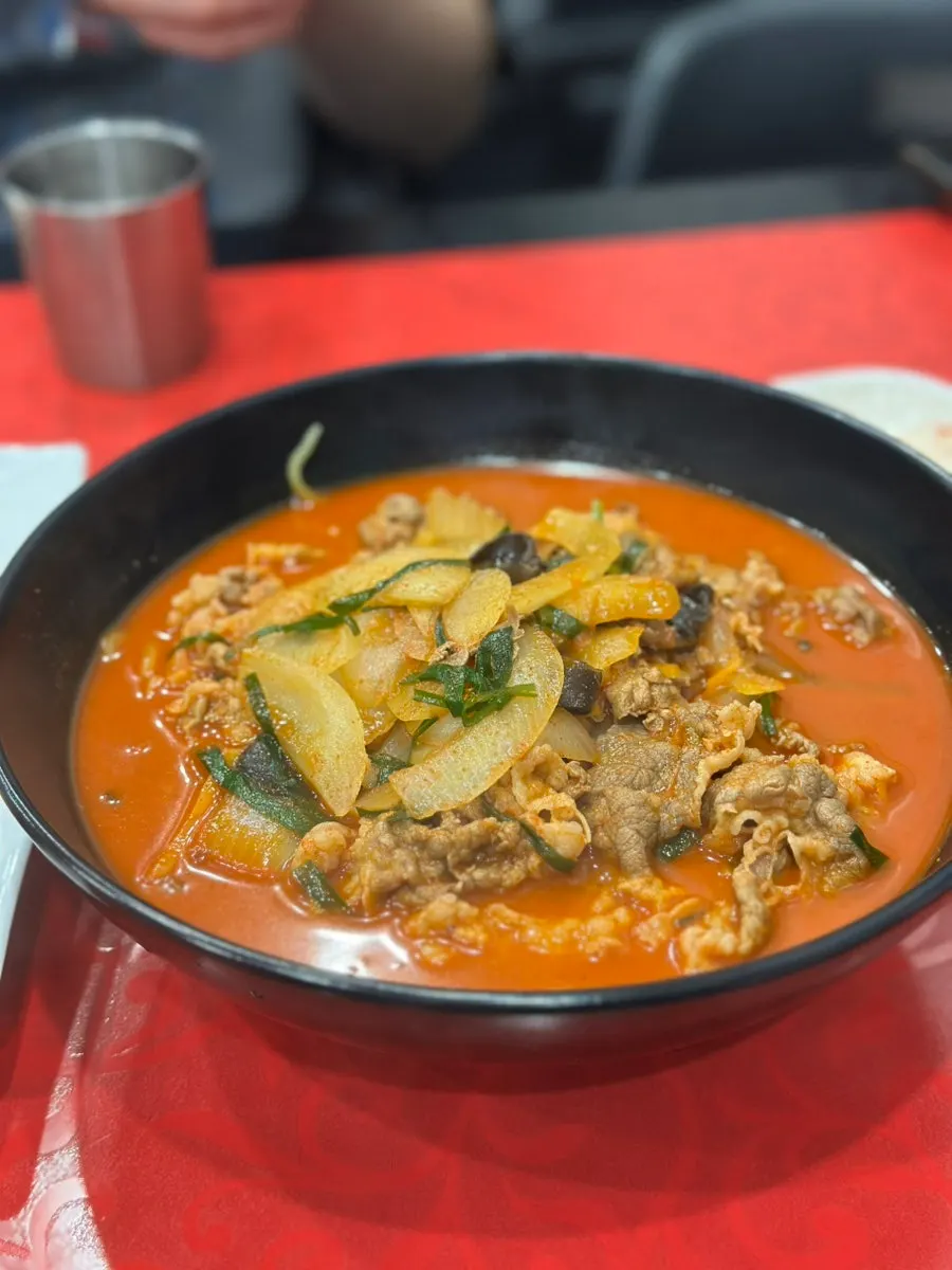 Sujeoga chadol jjamppong with beef brisket