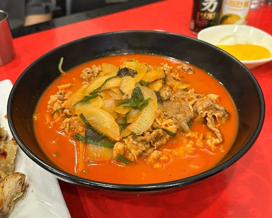 Jjamppong with beef brisket and noodles