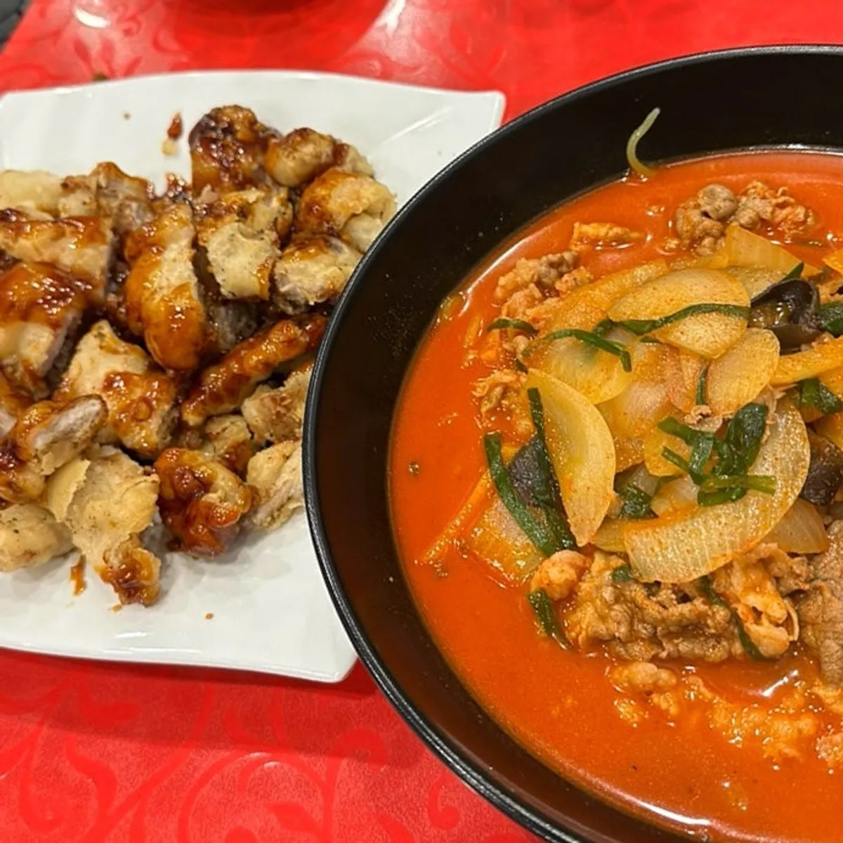A full meal of chadol jjamppong and garlic tangsuyuk