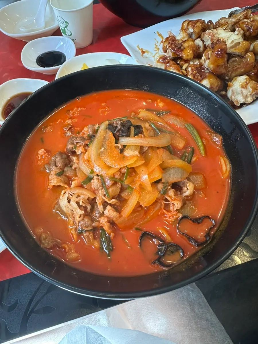 차돌박이가 올려진 차돌짬뽕