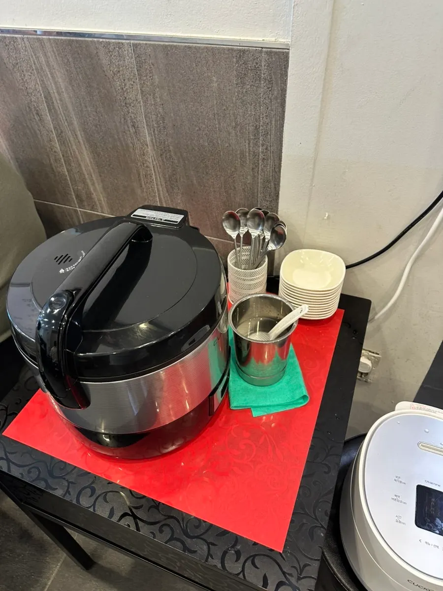 전기밥솥에 준비된 무료 밥