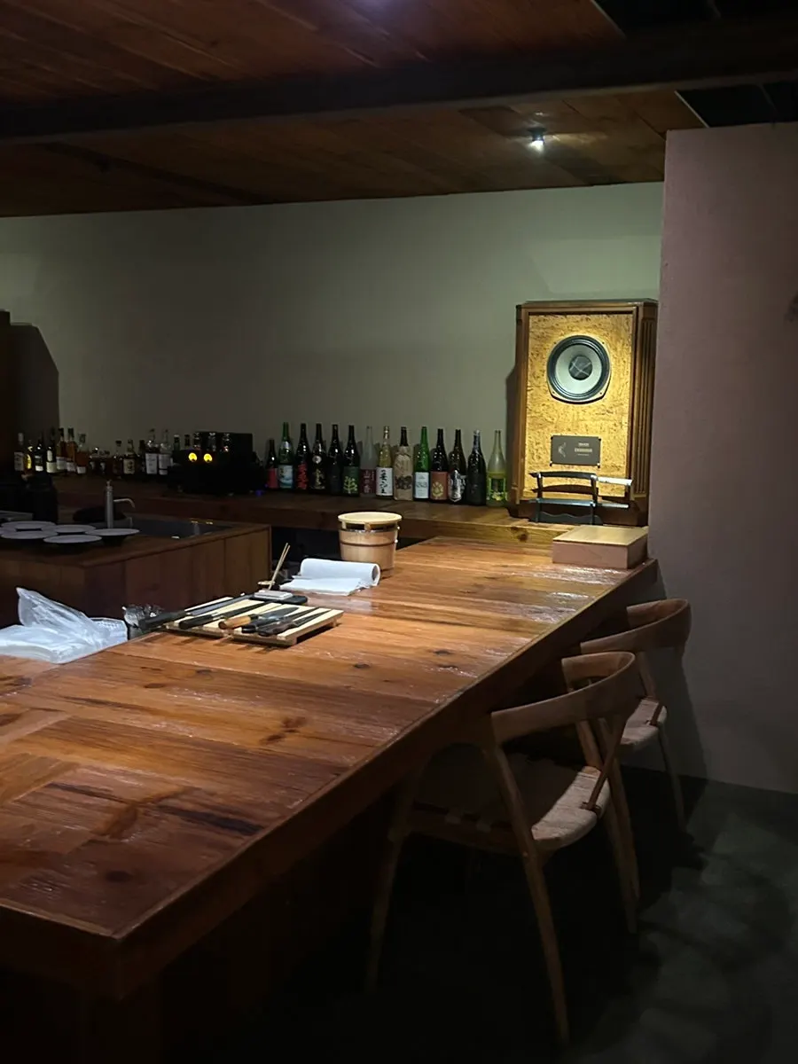Inside Jeulgeoun Maeumeuro omakase restaurant
