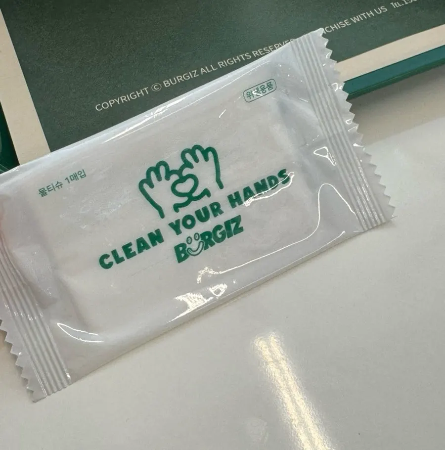 주문한 버거와 사이드 메뉴