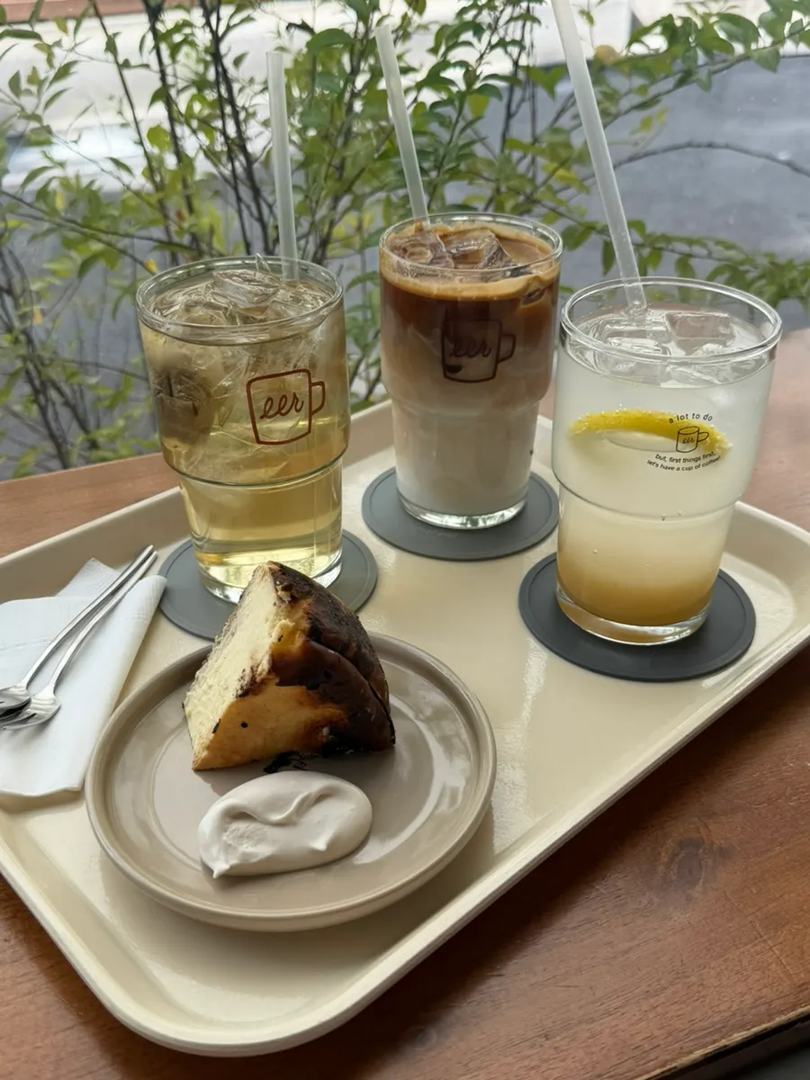 The charming exterior of Ieo Coffee Roasters Gongdeok Branch