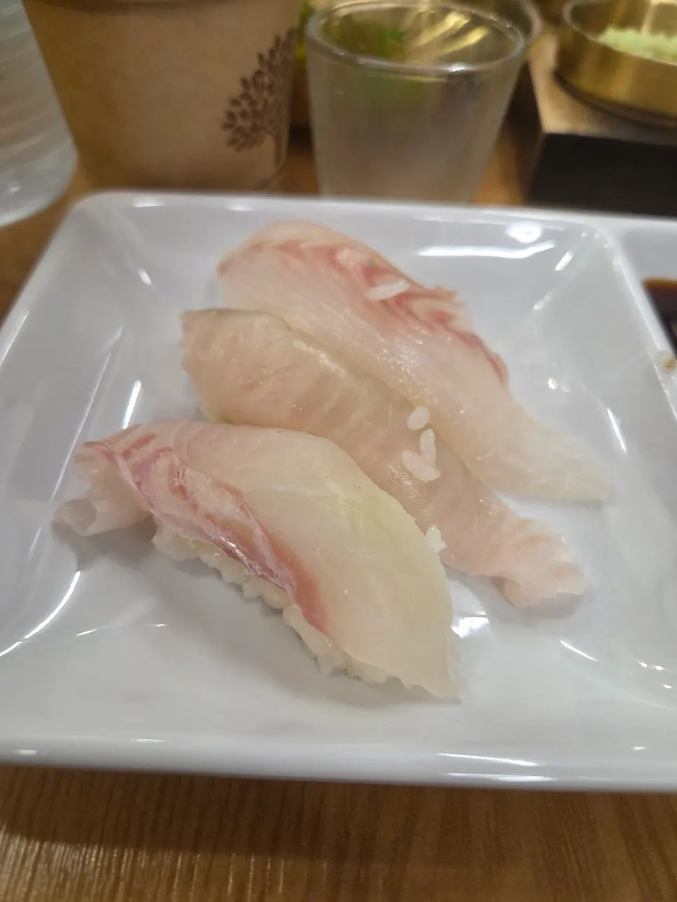 Chopped live octopus with sesame oil