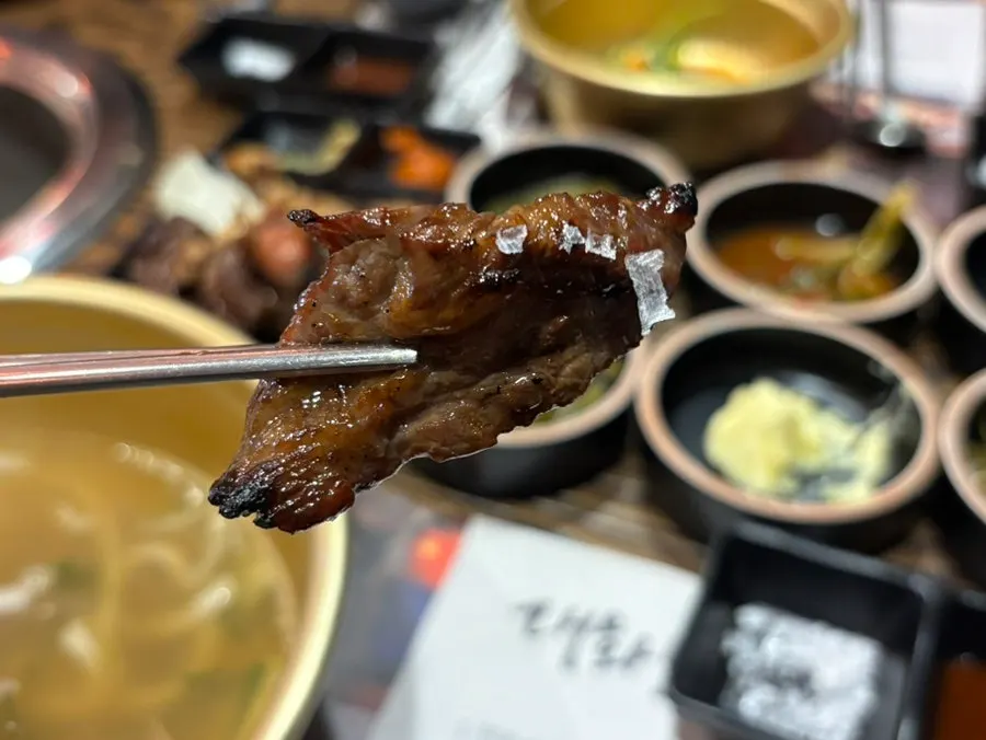 다 익은 양념 소갈비 한 점
