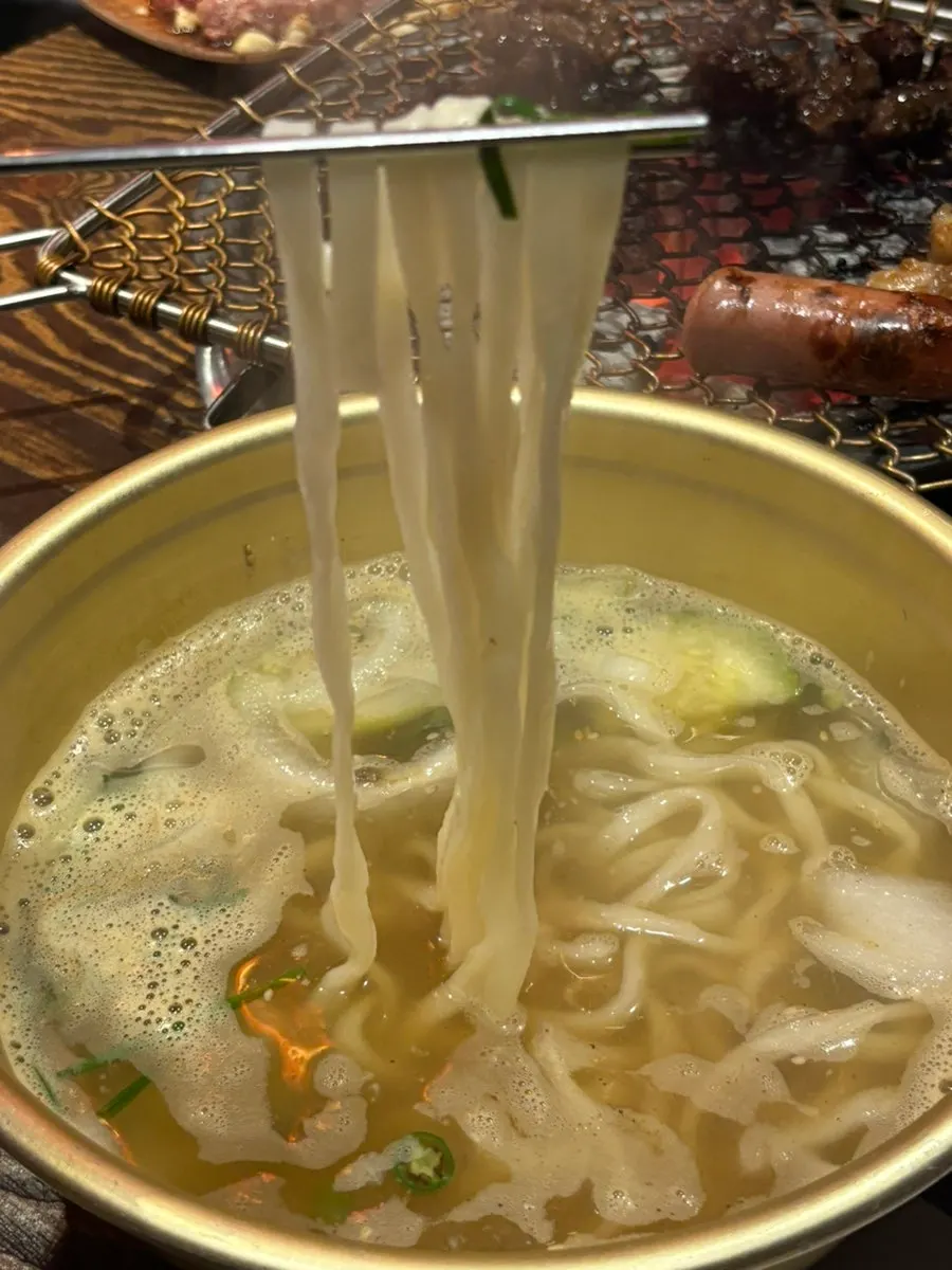 애호박과 양파가 들어간 마무리 칼국수