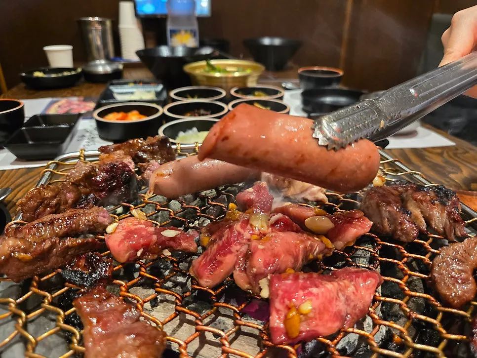 함께 구운 닭 도가니살과 수제 소시지