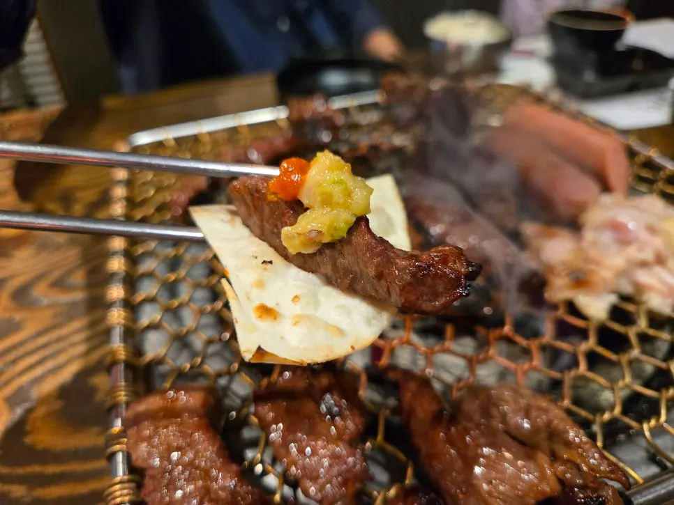 노릇하게 구워진 수제 소시지