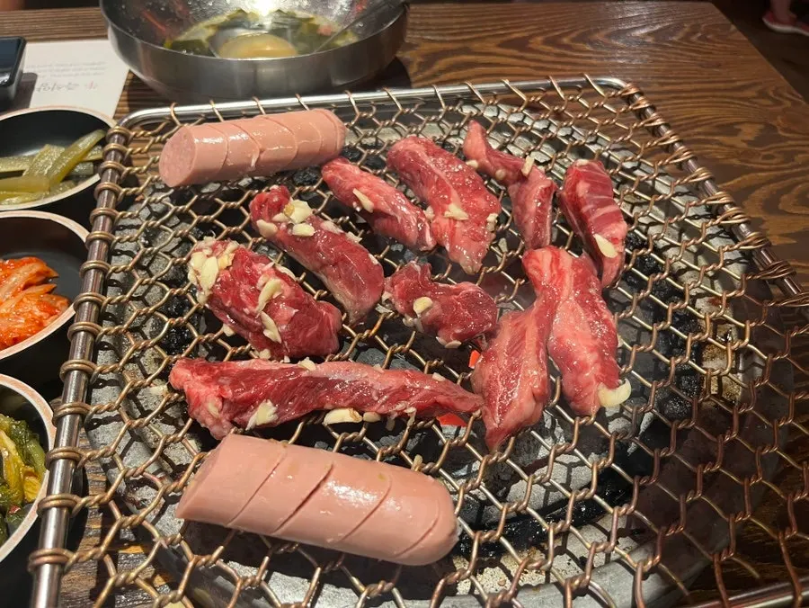 Short rib meat piled with coarsely chopped garlic marinade