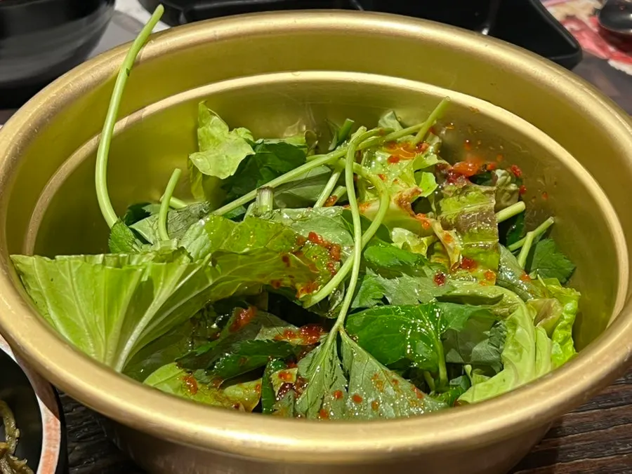 감자샐러드와 겉절이 등 밑반찬