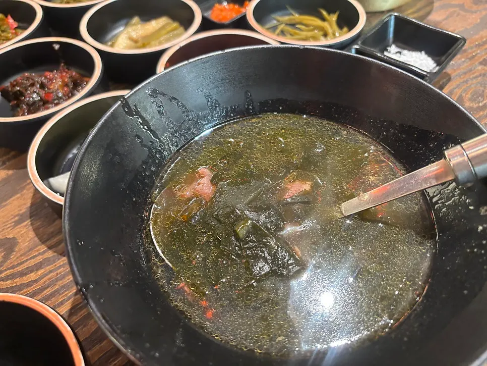 소고기가 들어간 미역국 한 그릇