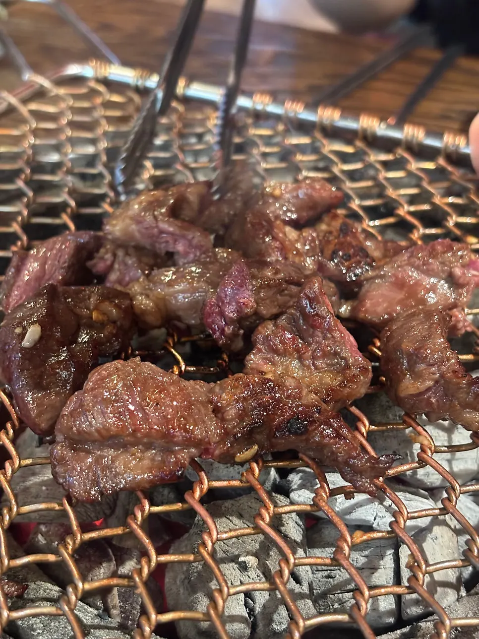 참나물무침을 올린 소갈비