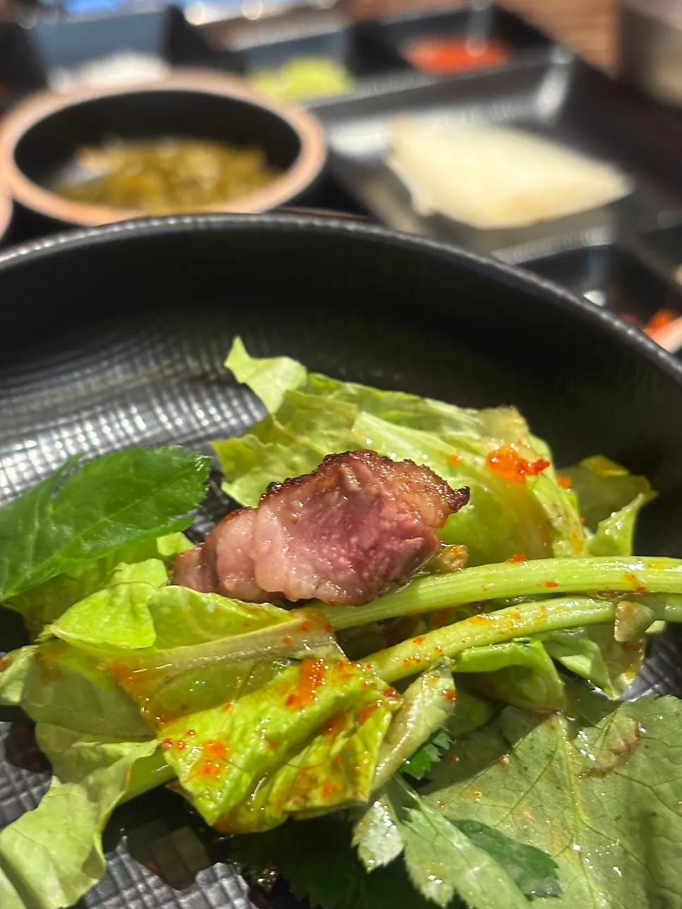 마늘장아찌와 함께 싼 소갈비