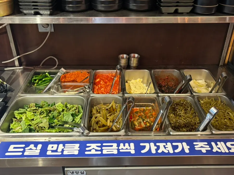 넓고 쾌적한 고깃집 내부 좌석