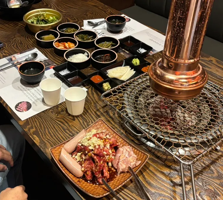 마늘이 가득 올라간 양념 소갈비 한판