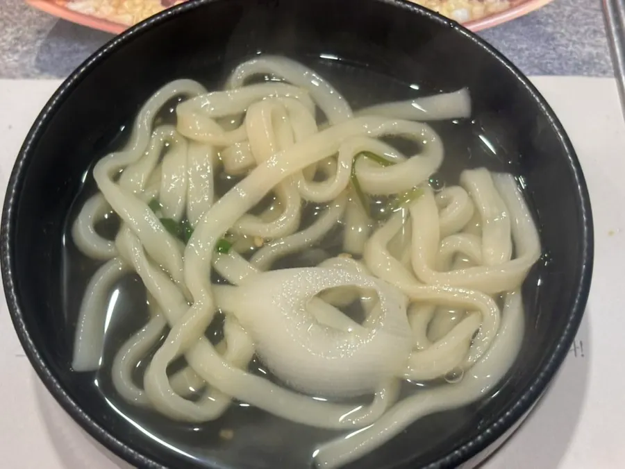 오뎅국물 베이스의 시장식 후식 칼국수