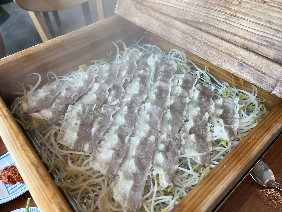 Pyeonbaekrim beef hinoki steam and sauce