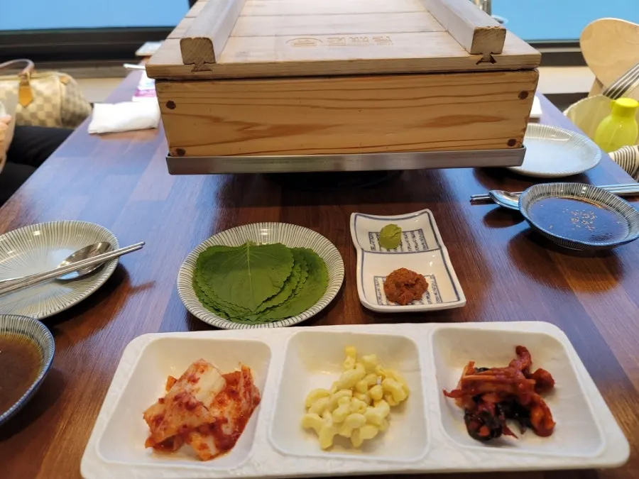 Silicone-covered induction stove and special soy sauce setup