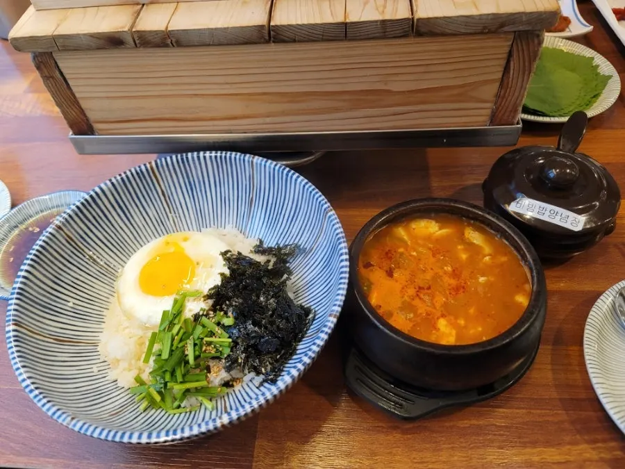 Bean sprout bibimbap and soft tofu stew combo