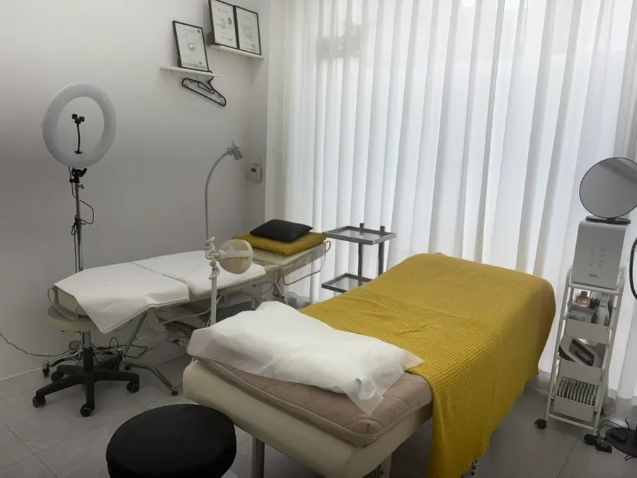 Lash lift treatment bed and blanket