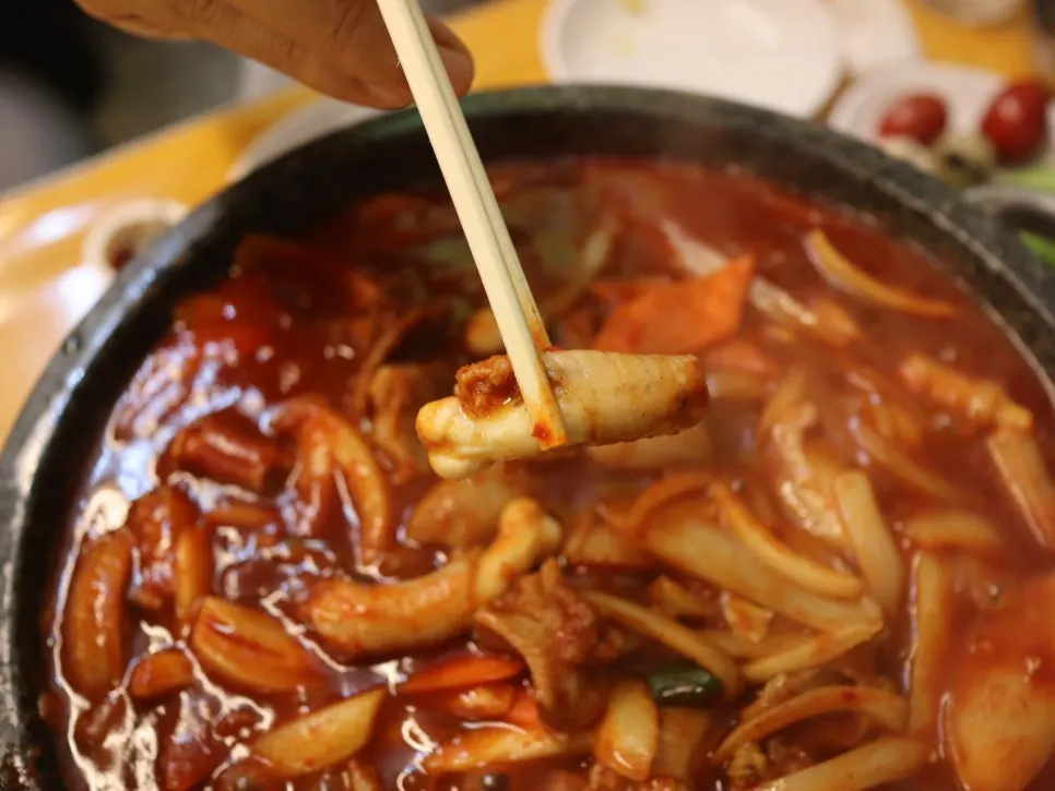 Hagfish stir-fry cooking on a stone plate