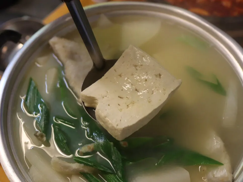 Stone-plate stir-fried hagfish and cod soup