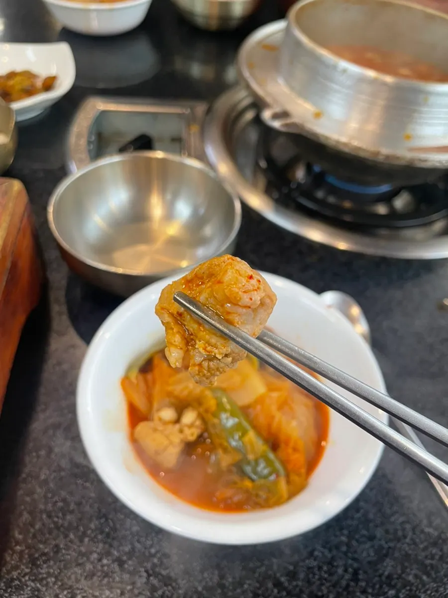 Kimchi stew with whole beef short ribs